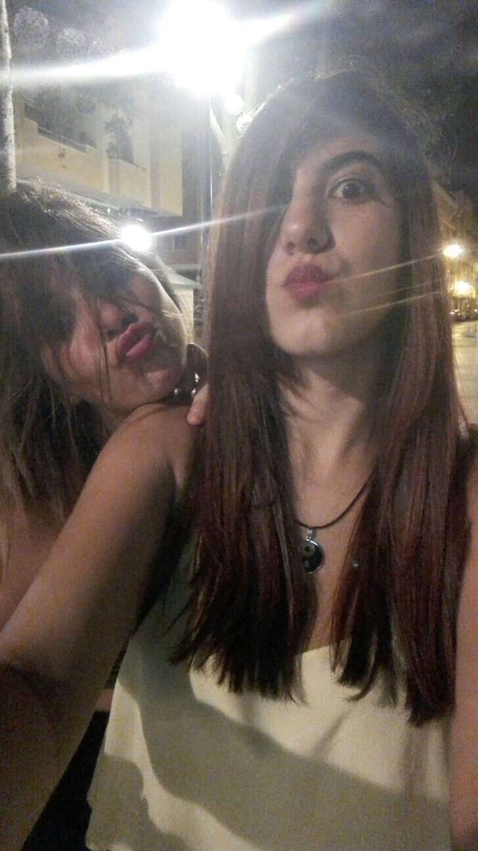BMochon's tweet photo. Por qué no volvemos? 💃🏽🥃👭 #muchoscasharritos #malamujer #ojazosytal #cordobeses @laurasmiles15 https://t.co/CFAwuGYyG5