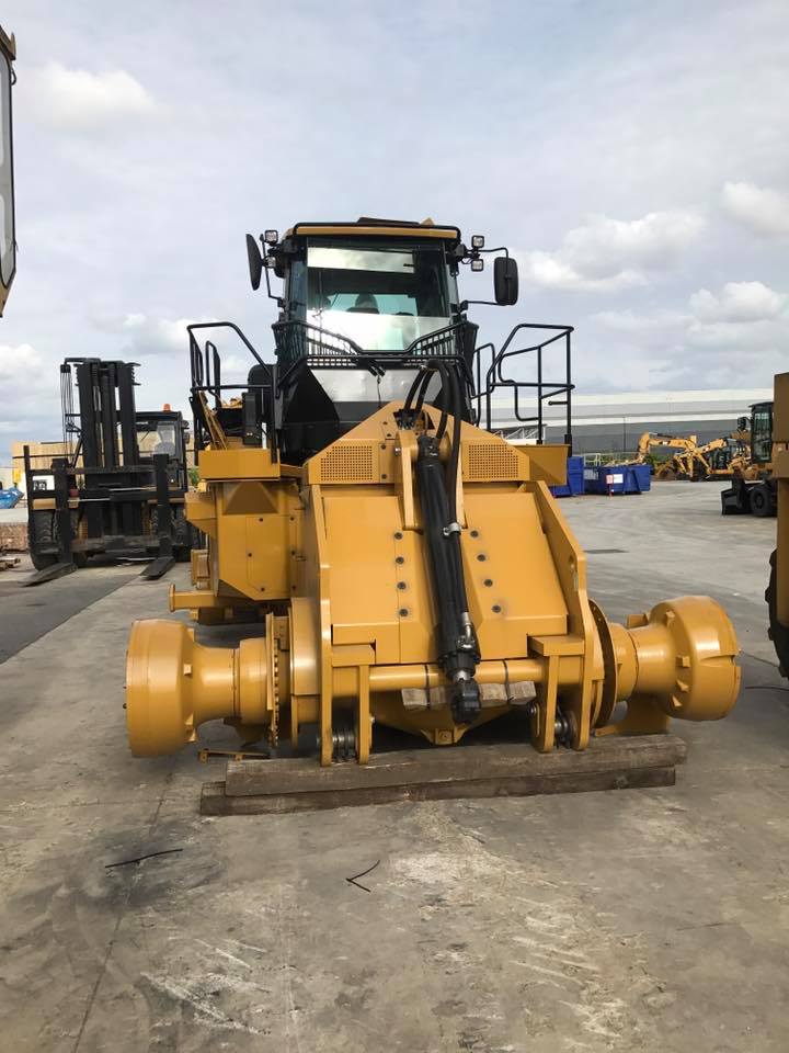 T_Bernesga's tweet photo. Installation of automatic greasing system Groeneveld Twin 3 to #caterpillar 836K. #groeneveld #twin #efficiencyatwork #bespoke https://t.co/x3ff2qHwVi