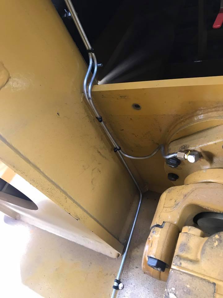T_Bernesga's tweet photo. Installation of automatic greasing system Groeneveld Twin 3 to #caterpillar 836K. #groeneveld #twin #efficiencyatwork #bespoke https://t.co/x3ff2qHwVi