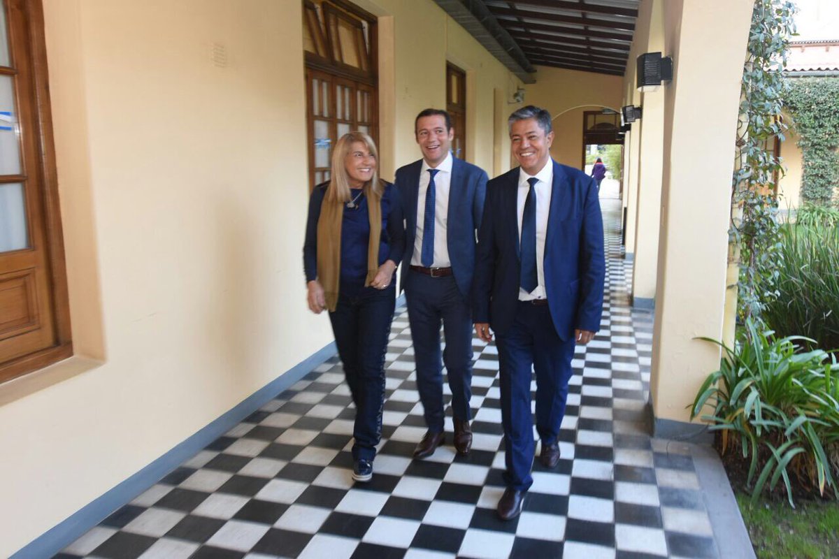 LegislaturaNqn's tweet photo. #Ahora .@OmarGutierrezOk .@Rolo_Figueroa .@Chani_Sapag firman convenio con municipios por
Programa de Embellecimiento de Pueblos y Ciudades https://t.co/nj1GQENunT