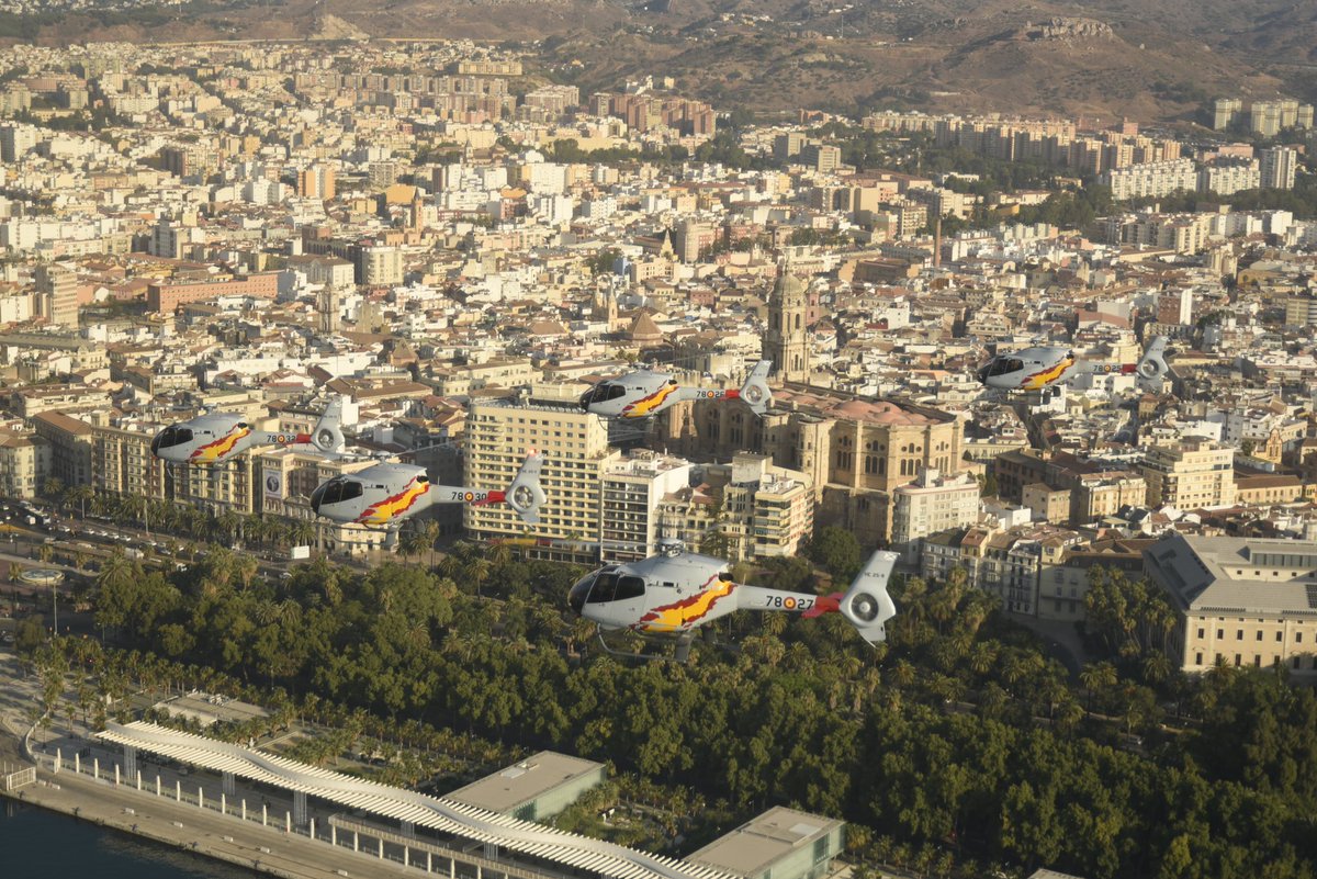 Alucinantes vistas de <a href="/LaCatedralMLG/">Catedral de Málaga</a> 
No tenemos palabras! <a href="/malaga/">Ciudad de Málaga</a> #Aspa2017 <a href="/EjercitoAire/">Ejército del Aire y del Espacio</a> <a href="/TorreMarAirshow/">TorredelMarAirshow</a>