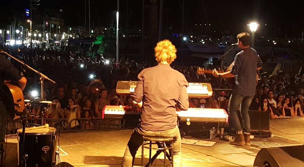 LRlessentiel's tweet photo. Il y a 1 an....@lilian_renaud à @bandol #concert2016 #pleinair #souvenirs
👉https://t.co/bteMCVDk5D
#pourneplusavoirpeur https://t.co/f1DR0Ha1cO