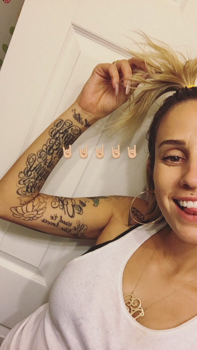 devishot's tweet photo. #IOSYWID https://t.co/Nkcmxcesby