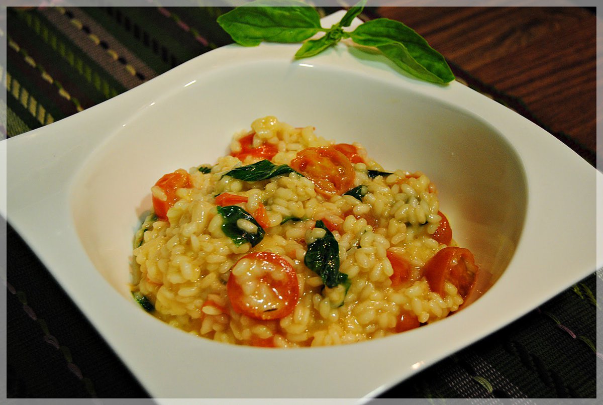 AFuegoGastro's tweet photo. De los fogones de #AFuego sale un 😍delicioso risotto de cherrys y brocolines en caldo de moluscos, prueba y saca tus propias conclusiones. https://t.co/mZZzUeDEkl