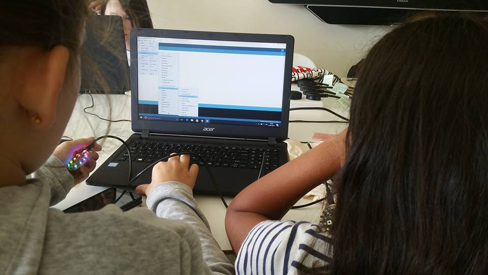 LauraKirknewton's tweet image. A wonderful #wearyourcode workshop @GreenRoomEH27 @KirknewtonEH27.  Helping girls get into STEM technologies. Thanks to @weereplicators