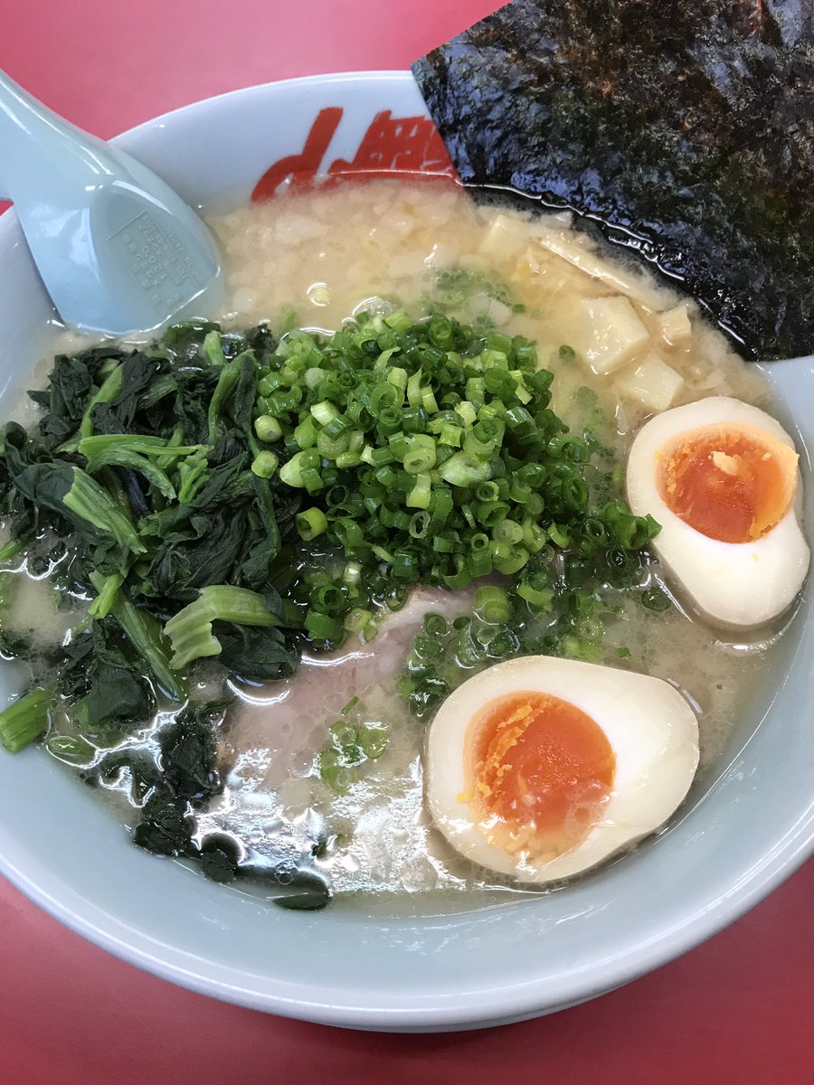 ラ メンマニア 本日は 山岡家さんの プレミアム塩とんこつ ほうれん草 増しトッピング 硬め濃いめです プレミアムフライデーにはプレミアム塩とんこつを 玉子かけご飯の特別クーポンを使用したんで ほうれん草をトッピングしてみました