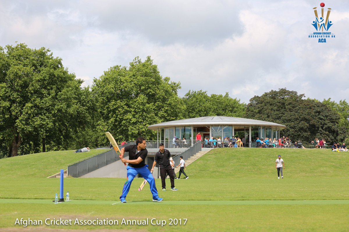 AfghanCricket_A's tweet photo. د برتانیه زړه [لندن]، د افغانانو کرکټ، له هیواده لیرې یو وطنی چاپیریال او ورسره شومړې [تروې]. نو خوند به څنګه نه کوي؟ 😍 #ACAcup2017 #ACAUK https://t.co/Hgi6zh30AZ
