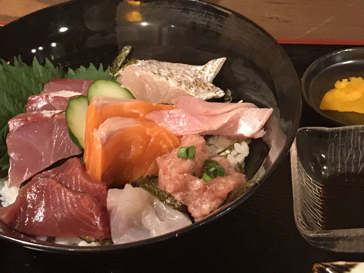 nakaikaoru's tweet photo. 境港⚓海鮮丼 https://t.co/NWs5gr1pcK