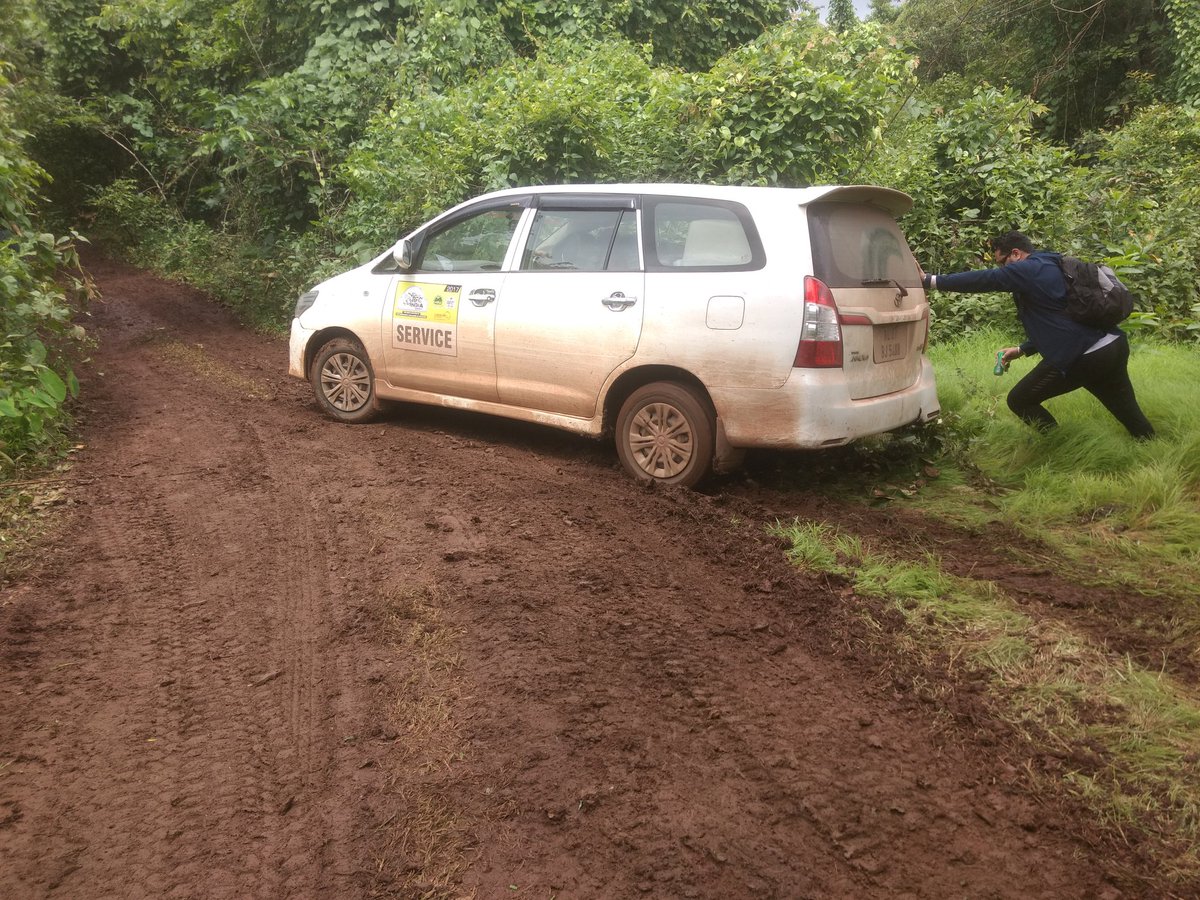 whatesh's tweet photo. Why you should buy a Tata Hexa. Especially if you're a service car at #RFC2017 https://t.co/5cXYLYkMP7
