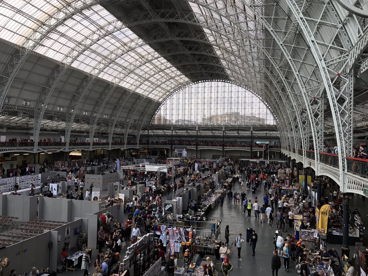 ComicAgents's tweet photo. Comic Agents are at London Film &amp; Comic Con today browsing stalls and getting things signed #LondonFilmAndComicCon #LFCC2017 https://t.co/1Pb0qNMYzq