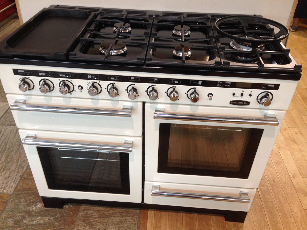 RangemasterSW's tweet image. Great to see the New Rangemaster Encore Deluxe dual Fuel in Ivory on display now in @theAGAshop Darts Farm @RangemasterUK