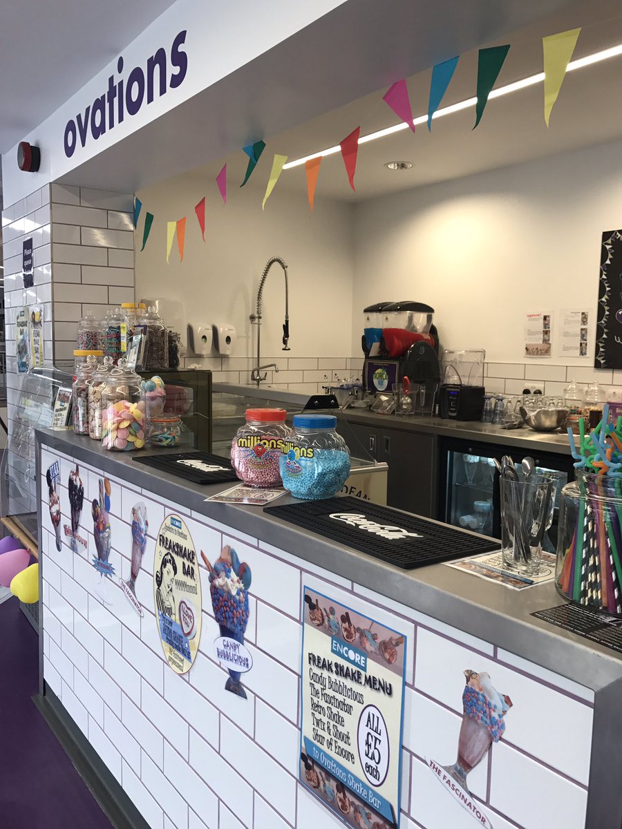 AndrewExeter's tweet photo. 🍬🍦🍡🍧🍭🍭Try Our #Freakshakes @coretheatresol today 11-1pm 🍭🍧#StarOfEncore 🍡🍬🍦🍬🍫🍭🍭🍭#Bubbilicious #Retro #TwixAndShout #Fascinator https://t.co/3VsTL8uzY3