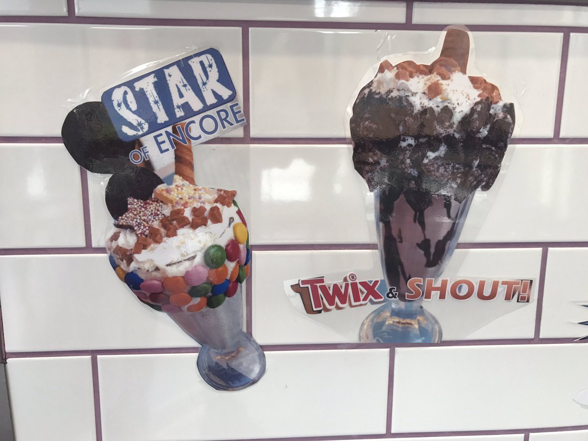 AndrewExeter's tweet photo. 🍬🍦🍡🍧🍭🍭Try Our #Freakshakes @coretheatresol today 11-1pm 🍭🍧#StarOfEncore 🍡🍬🍦🍬🍫🍭🍭🍭#Bubbilicious #Retro #TwixAndShout #Fascinator https://t.co/3VsTL8uzY3