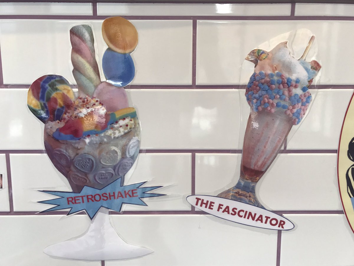 AndrewExeter's tweet photo. 🍬🍦🍡🍧🍭🍭Try Our #Freakshakes @coretheatresol today 11-1pm 🍭🍧#StarOfEncore 🍡🍬🍦🍬🍫🍭🍭🍭#Bubbilicious #Retro #TwixAndShout #Fascinator https://t.co/3VsTL8uzY3