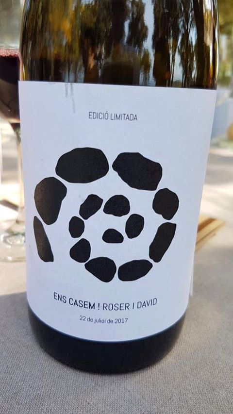 La #botella más especial, la de nuestra #boda! L'ampolla més especial, la del nostre #casament! :)  #wine #weddingwine