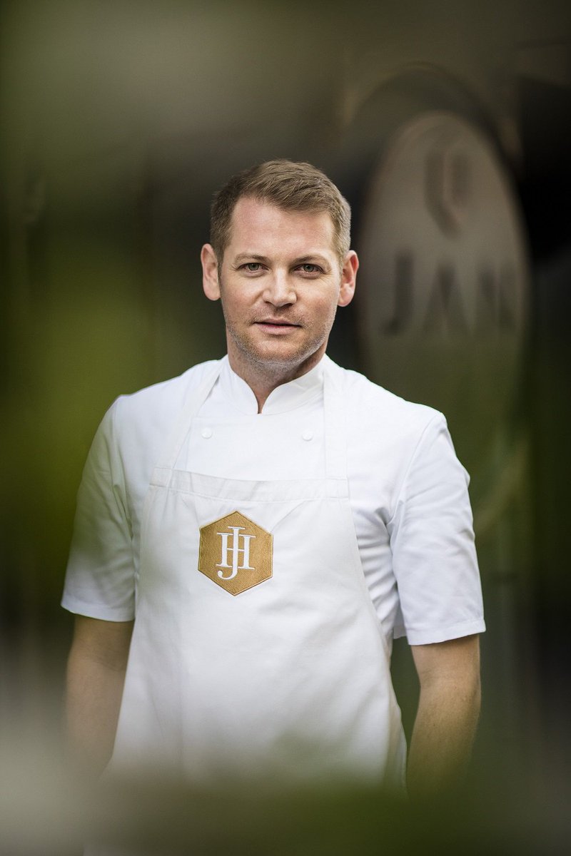 DeFiWhore's tweet photo. #JFWRecommends this w/end is all abt @goodfoodSA. Nowhere else you need to be to get all your food, booze &amp; celeb chef fixes

#GFWS2017 https://t.co/QkNkzWwHn0