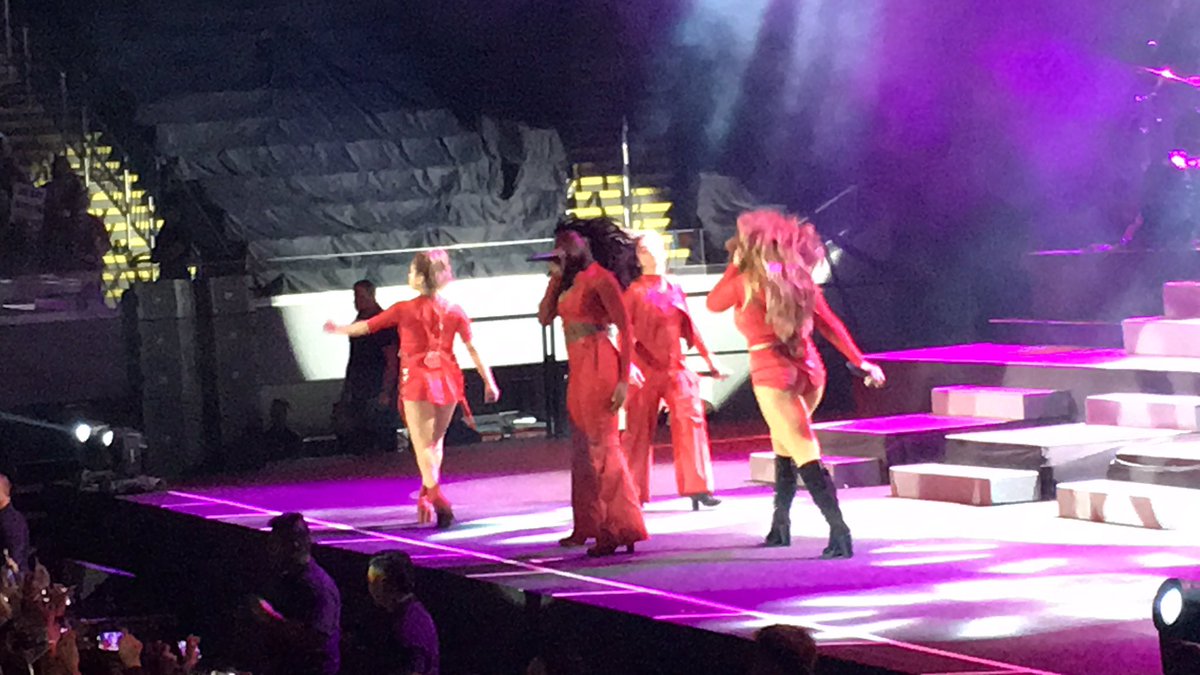 clagawww's tweet photo. #5yearsofFithHarmony 💜 https://t.co/OSE1m2Dkoz
