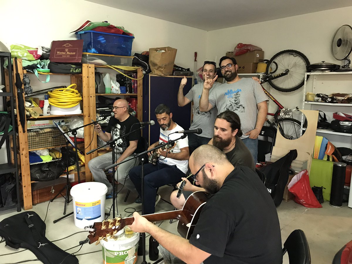 BrewersHomeTF's tweet photo. Ayer pudimos hacer entrega de los kits que sorteamos el pasado sábado a sus ganadores. Gracias por recibirlo con la ilusión que lo hicieron! https://t.co/x4uzxqA2Ek