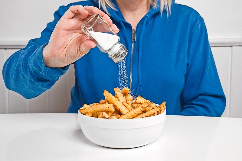 mytimeactiveBLF's tweet photo. #DidYouKnow a diet high in sodium (salt) can lead to water retention, leading to bloat. o look out for foods with low or no salt content! https://t.co/1YsBJtooD2