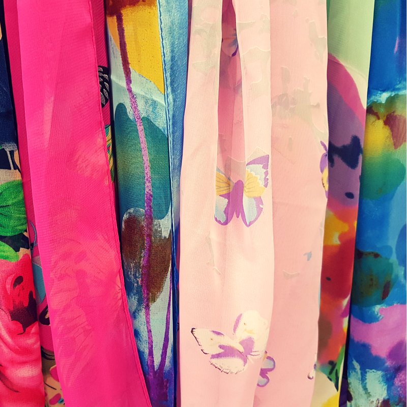 VintiqueLimited's tweet photo. Colourful Summer Scarves in G1! https://t.co/SWY0ZP02AG