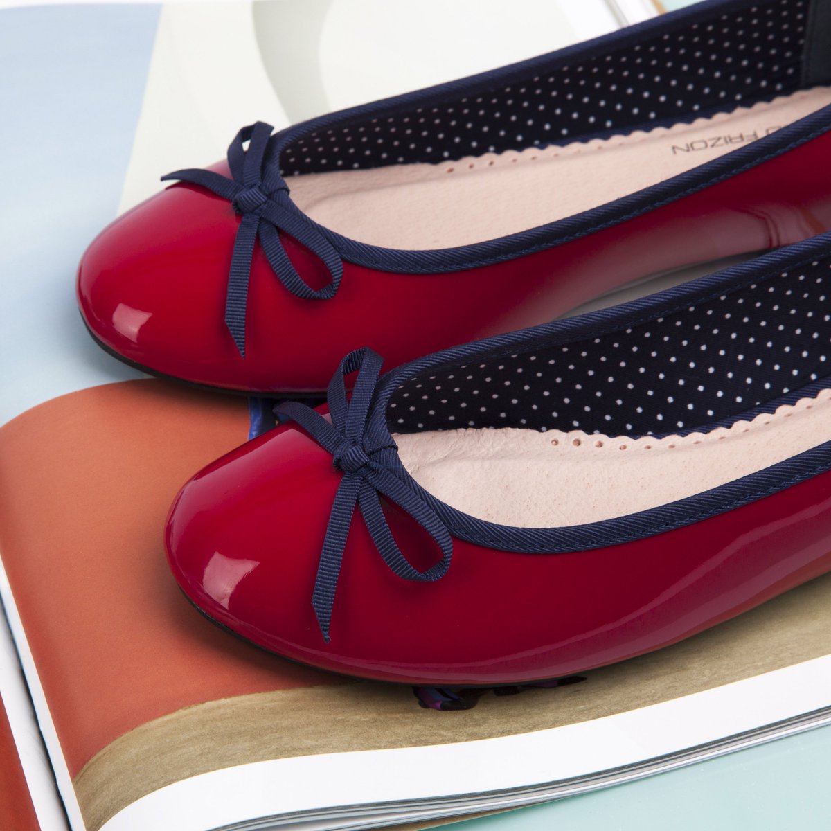 maudfrizon's tweet photo. Dotty for bows, blues and red hues. https://t.co/C0s51I1rPm