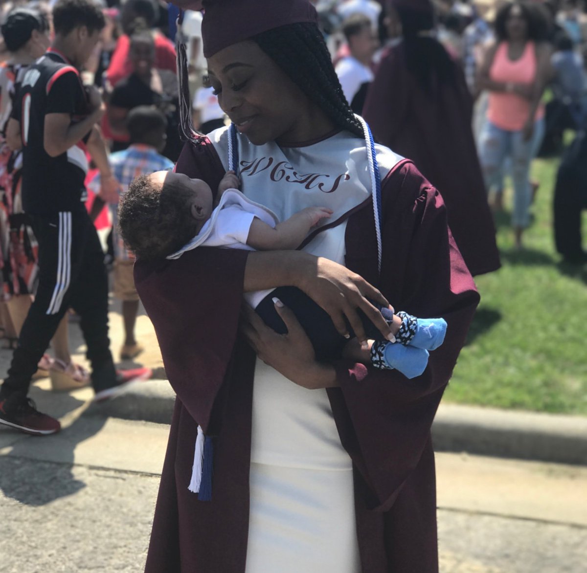 Avitheillest's tweet photo. Issa 2017 graduate🦋🎓👩🏾‍🎓 https://t.co/MFPBk54zhF