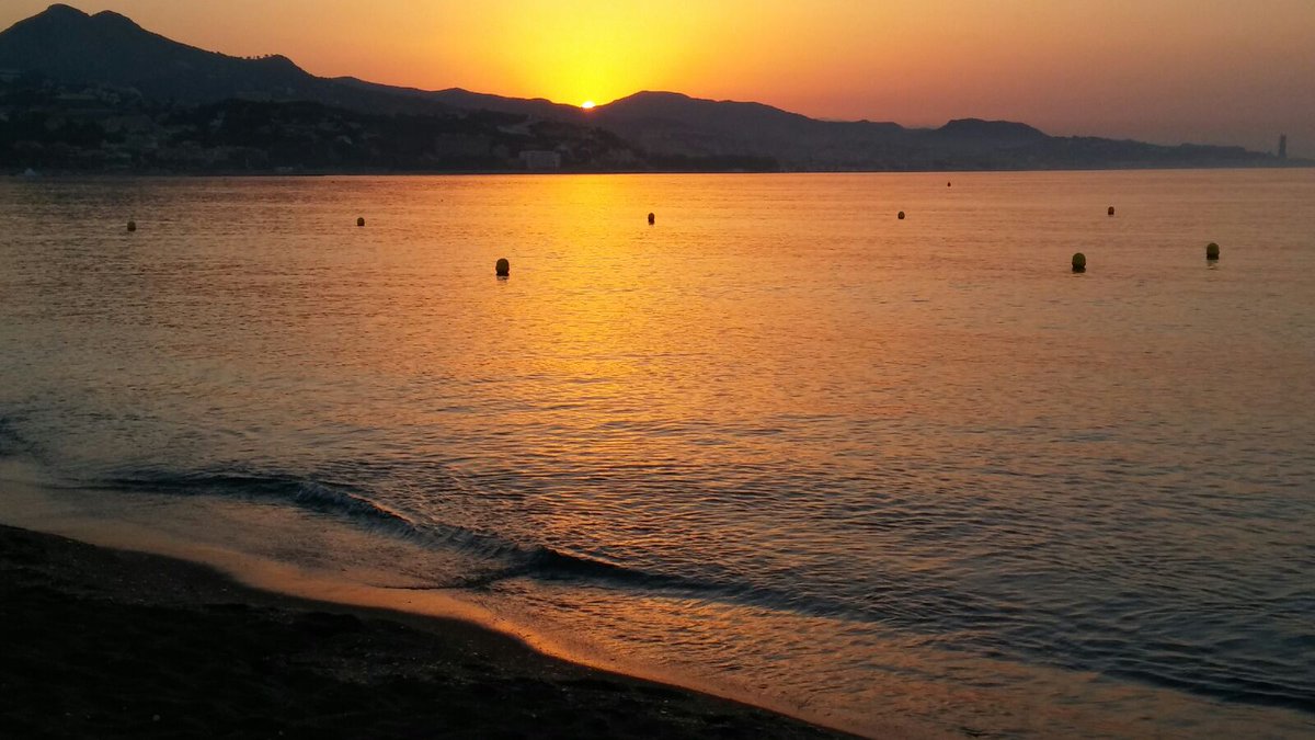 malagaesgenial's tweet photo. Si amanece y ves que estoy dormido ... Haz que despierte para ver esta maravilla por favor! #MalagaesEncantadora https://t.co/buDk1bfcvI
