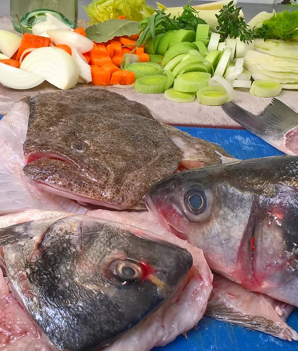 This is going to be the most awesomist fish stock: turbot, bass and bream!! Thank you <a href="/BembridgeFish/">Captain Stan's</a> for the dog ends 👌