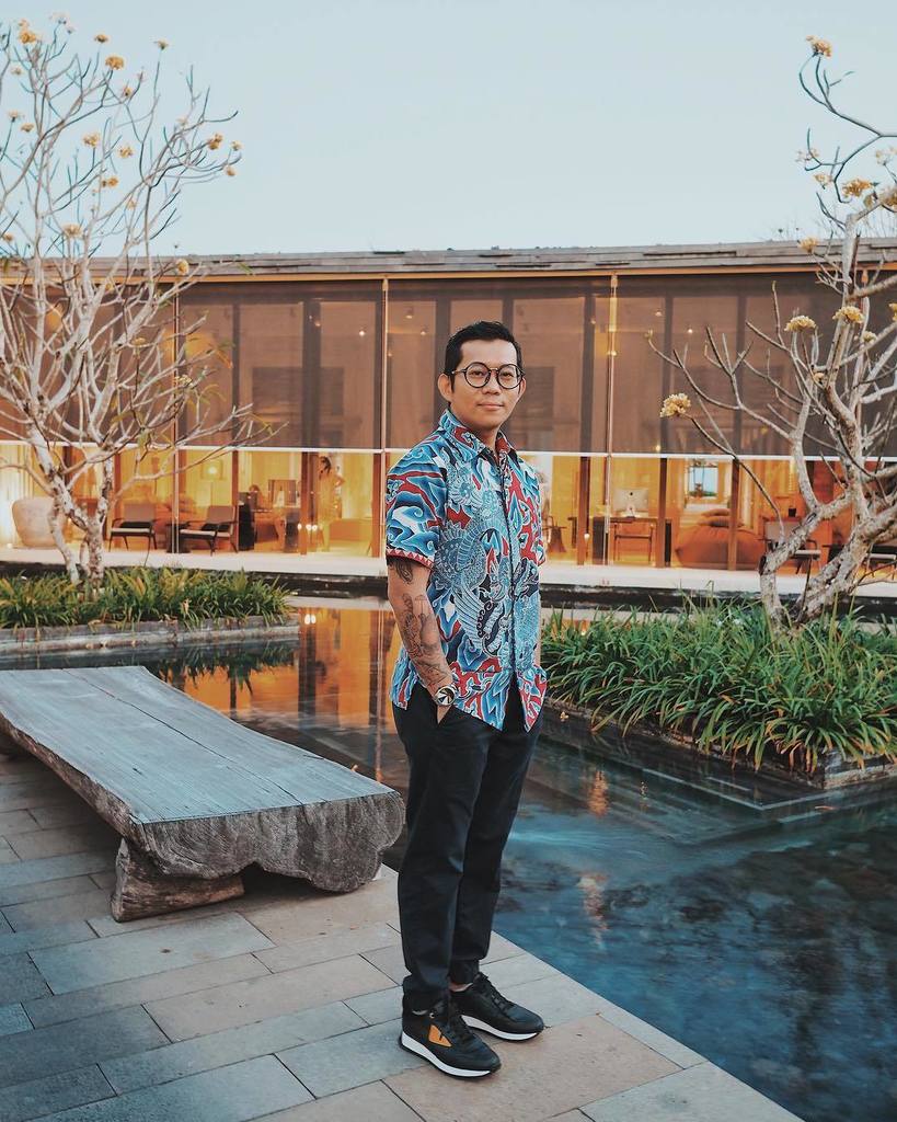 aMrazing's tweet image. Sekali-kali #ootd, ah 😝 wearing my beloved #megamendung batik shirt for @biancalily&apos;s wedding dinner at @alilavill… instagram.com/p/BXFlvRmBNEH/