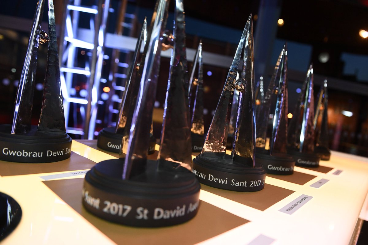 Arts_Wales_'s tweet photo. Do you know a person or group worthy of a #StDavidAward for culture? Nominate them this year!
https://t.co/6SreZtgP8K https://t.co/UgeKr1IFqJ