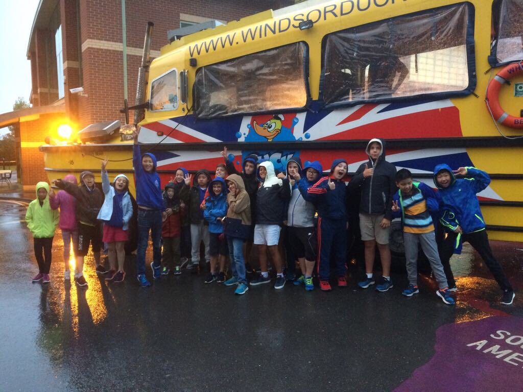 SJBsummerschool's tweet photo. The @SJBWindsor Summer School went on a surprise @WindsorDuckTour last night. #beautifulviews #weforgotthebanana #soggyfinish https://t.co/hdBEtI2XoJ