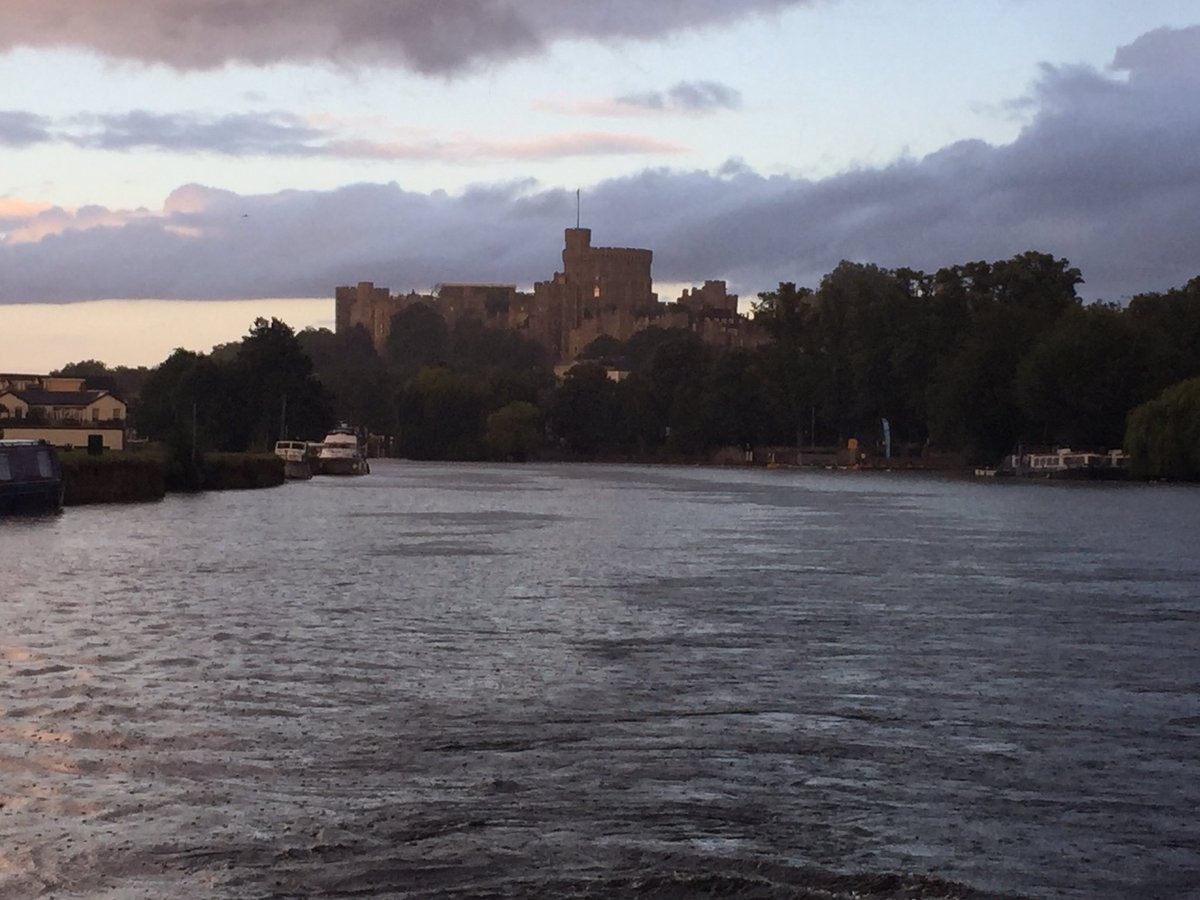 SJBsummerschool's tweet photo. The @SJBWindsor Summer School went on a surprise @WindsorDuckTour last night. #beautifulviews #weforgotthebanana #soggyfinish https://t.co/hdBEtI2XoJ