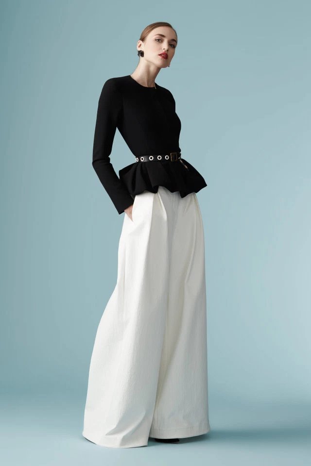 revistabencomo's tweet photo. La firma #CarolinaHerrera se ha extendido y lleva la #moda a un nivel de precios mas asequible, visita https://t.co/seRZEmTZYQ https://t.co/3R6C54gphP