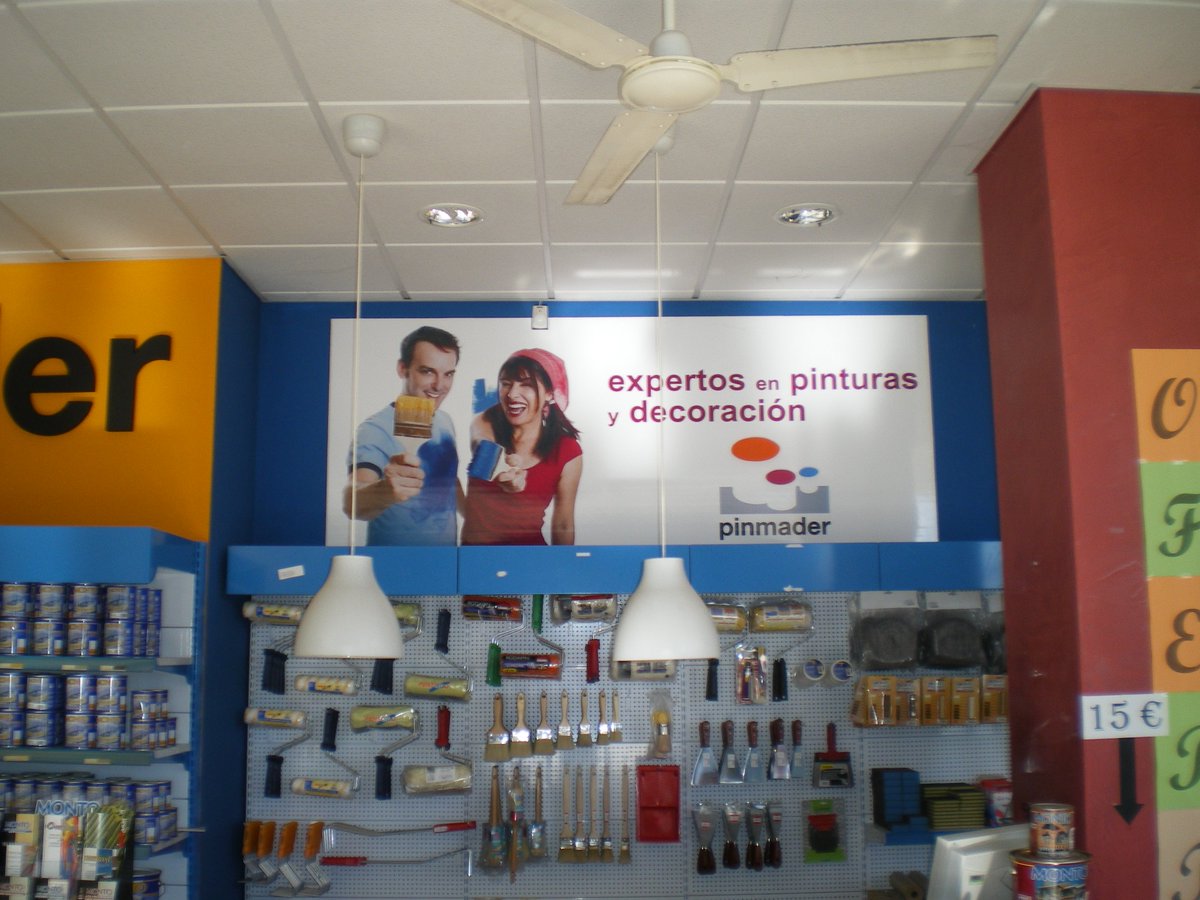 IC_ROTULOS3D's tweet photo. Colocación de rótulo y vinilo e instalación de lud led para PINMADER #rotulación #vinilo #colores #empresas #3d #felizfinde #Espana #Caceres https://t.co/xpxTA1DF7j