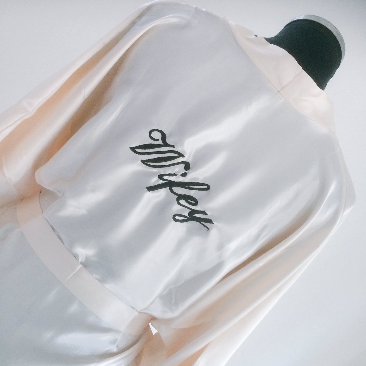 gemsembroidery's tweet photo. Robes #12colourstochoosefrom! #personalisedrobe #bride #Mrs #newsurname #wifey #wife #bridesmaid #gift #wedding https://t.co/EWF8tj5J5R https://t.co/N3ehy1AJZk
