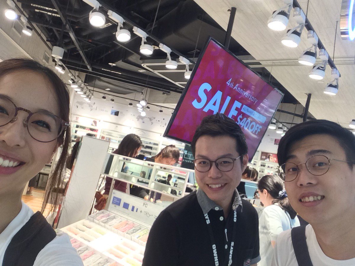 KOtaki1185's tweet photo. オンデーズシンガポールダッシュで一人旅
#CompassOne
スタッフたくさん。笑
フレンドリー(;∀;)♡♡店長はサミットでも毎年写真撮る仲良しWillie\(^o^)/
#オンデーズ
#OWNDAYS
#眼鏡
#メガネ
#シンガポール
#Singapore
#SALE https://t.co/lZdNeqINvl