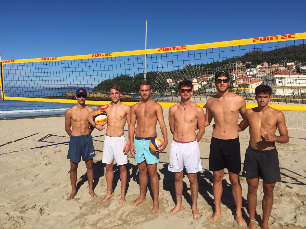 VoleiGalego's tweet photo. As #SelecciónsGalegasVP preparan en @ConcelloDumbria a súa participación no nacional Sub 19 (Lorca,do 3 ao 8 agosto) https://t.co/zQbdNe3bqe https://t.co/Kw0LXecTir