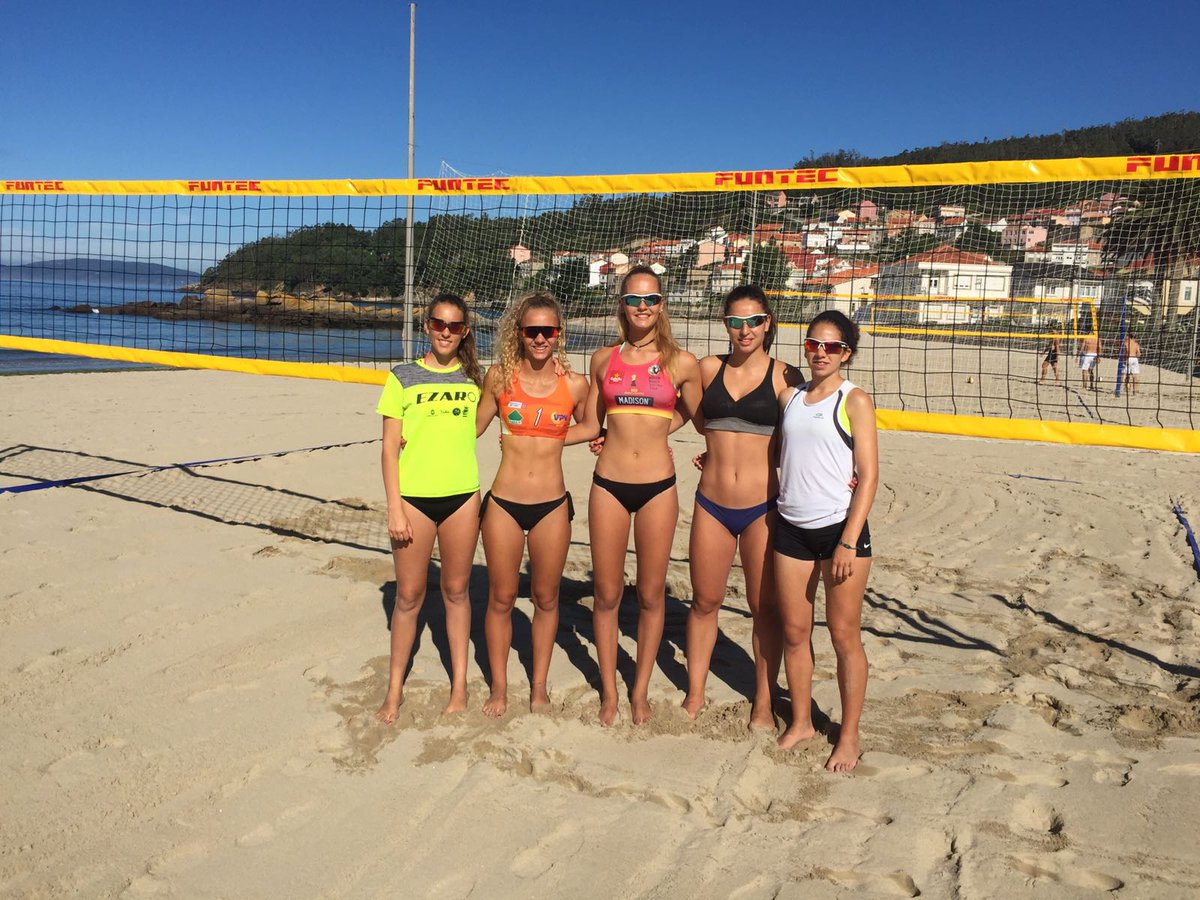VoleiGalego's tweet photo. As #SelecciónsGalegasVP preparan en @ConcelloDumbria a súa participación no nacional Sub 19 (Lorca,do 3 ao 8 agosto) https://t.co/zQbdNe3bqe https://t.co/Kw0LXecTir