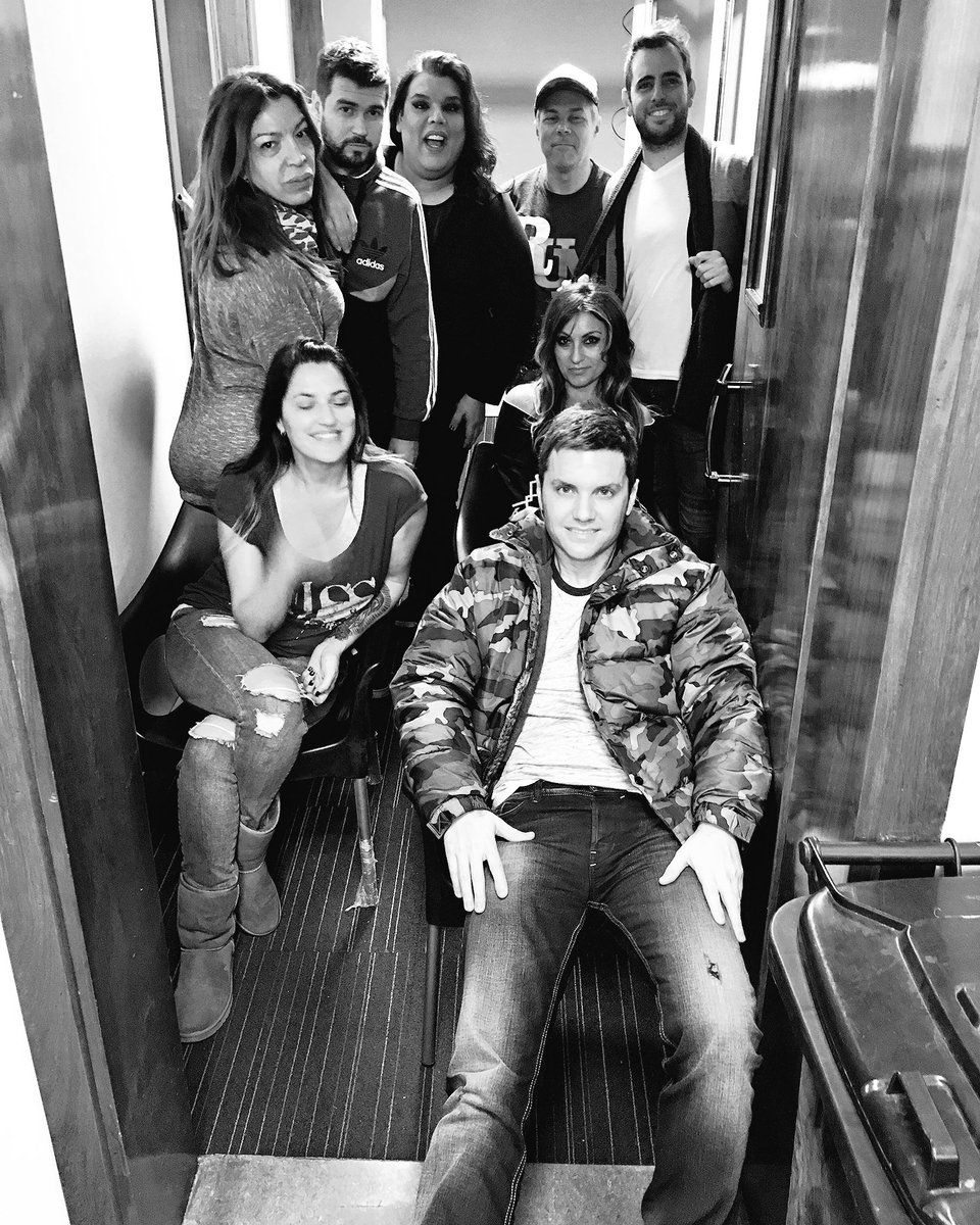 SANTIAGODELMORO's tweet photo. Yaaa!!! Todos escuchando #ElClubDelMoro en FM99.9 la 💯 escuchanos en https://t.co/4osVBfEoQD HOY #TrapoConDelMoro 📻💪 https://t.co/Xcish9kVP4