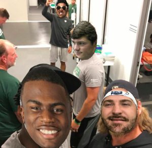 KS1988NYJ's tweet photo. #Jets arriving at camp like... https://t.co/3Jn2fD5TIw