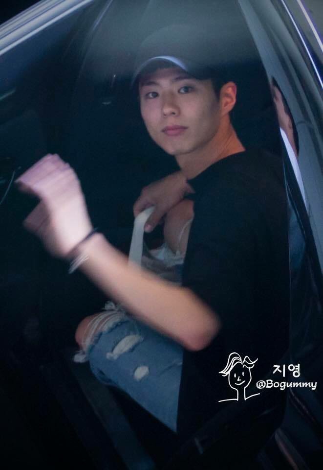 160728 홍콩공항 도착
Arrival in Hong Kong Airport (2)

#ParkBoGum #박보검 #朴寶劍 #Bogummy #パクボゴム

cr:logo

facebook.com/parkbogum.hkg/…