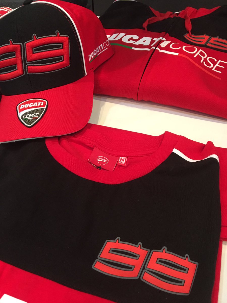 DucatiMadrid's tweet photo. Ya disponible en nuestro #ducatistore Madrid la colección @lorenzo99 @DucatiMotor ‼️
hazte con ella este verano 👇🏻https://t.co/ub2FRurQxo https://t.co/oHoZrqVUNP