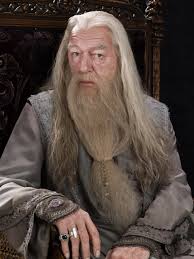 PromoWW's tweet photo. SE BUSCA:

Albus Dumbledore

*La edad de este ilustrisimo personaje no se puede preguntar
*Ex-Gryffindor

El mejor mago de todos los tiempos https://t.co/M0YdZU8O2m