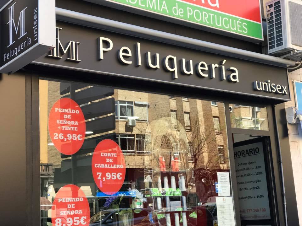 IC_ROTULOS3D's tweet photo. Colocación vinilo rotulo y dibond peluquería LM #peluqueria #empresas #rotulos #vinilo #Extremadura #Caceres #Espana #tiendas #Amazon https://t.co/lDsXxC9Zxk