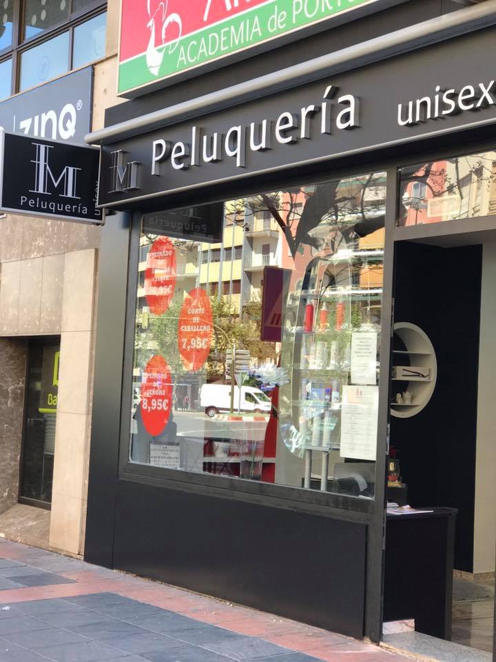 IC_ROTULOS3D's tweet photo. Colocación vinilo rotulo y dibond peluquería LM #peluqueria #empresas #rotulos #vinilo #Extremadura #Caceres #Espana #tiendas #Amazon https://t.co/lDsXxC9Zxk