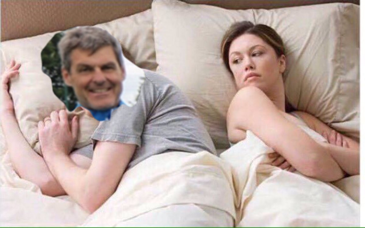 FootMercastaps's tweet photo. Elle: "il pense encore à une autre"
Lui: "j'espère que Neymar sait préparer les chicha pour les après-matchs de l'équipe staps..." https://t.co/EXLSa0AxhH