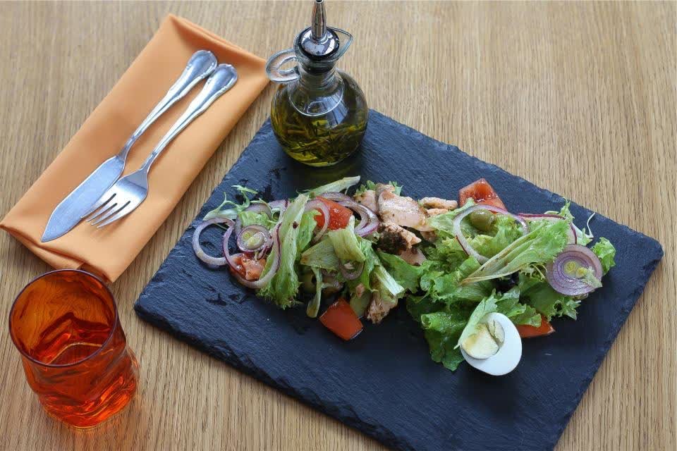 elitetechnic's tweet photo. Change up your plateware and present your sides on a slate board https://t.co/5CGa2mFdxC