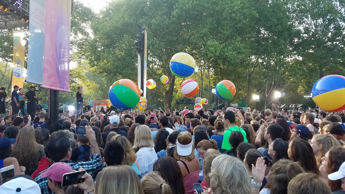 RoviraAlan's tweet photo. #ImagineDragonsOnGMA We are ready for the concert! https://t.co/lGQwXFcjVE