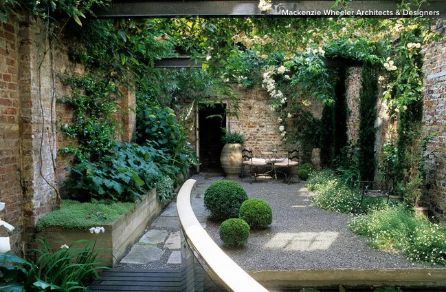 12 romantic courtyards and walled gardens (from a courtyard in Spain to a tropical patio in Florida) po.st/v2HbBK