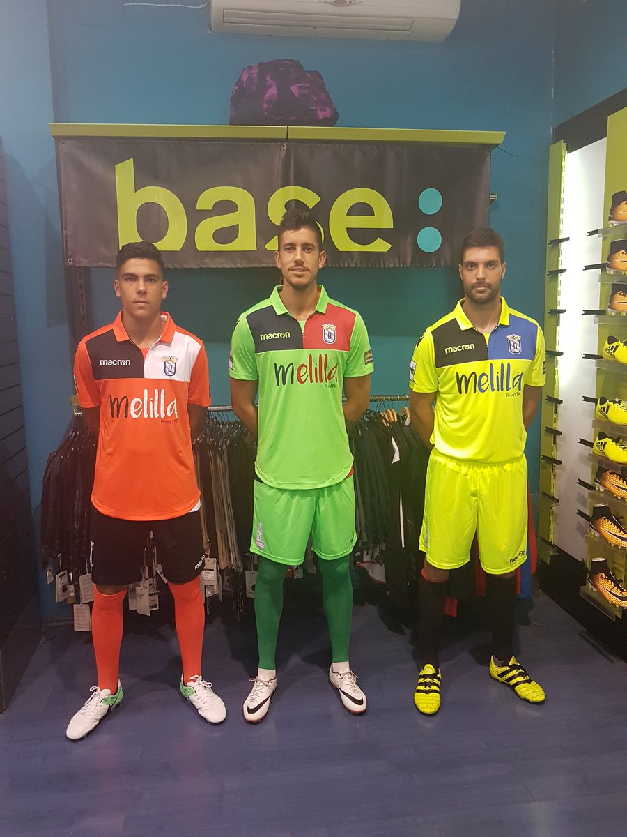 Ale_AcedoR's tweet photo. Los jugadores de la @UDMelilla presentan las equipaciones de este año. Podrán adquirirse a partir de hoy en #BaseSportCenter https://t.co/dMMzB28CZU